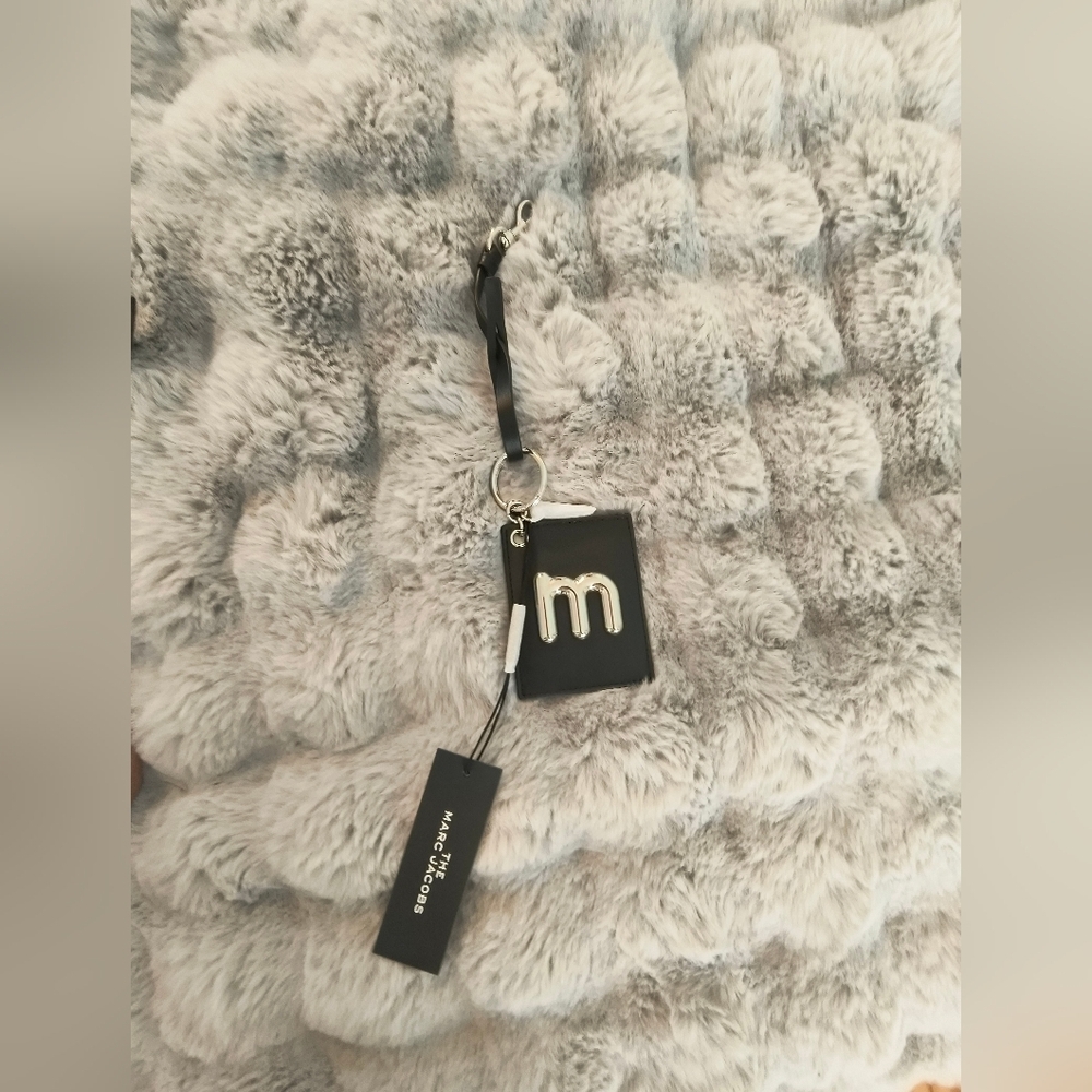NEW Marc Jacobs One Card Holder M Letter Key Ring Keychain Bag Tag RAre To Find - Picture 3 of 5